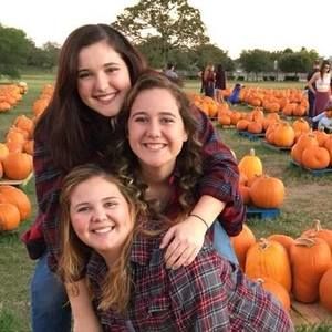 Meet your Posher, Julia